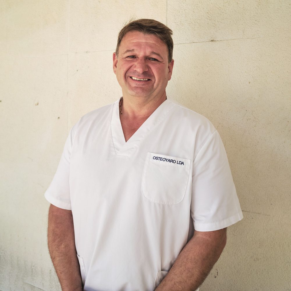 Retrato do Dr. Yaroslav Martynyuk, osteopata